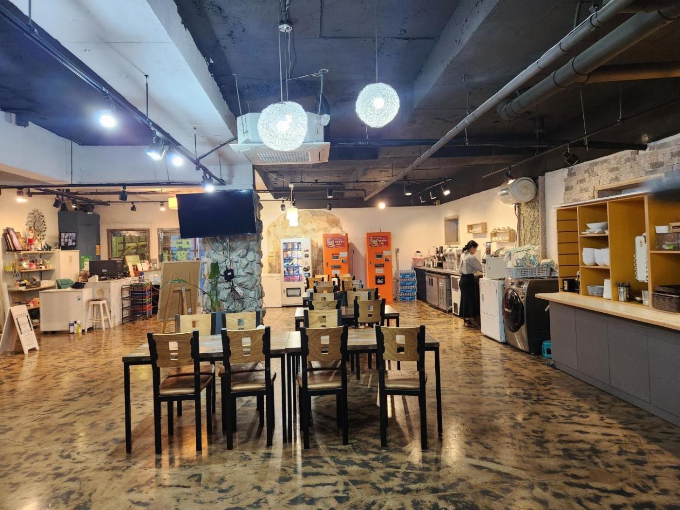 Daegu Dongseongro Gyeong'S Hostel Exterior photo