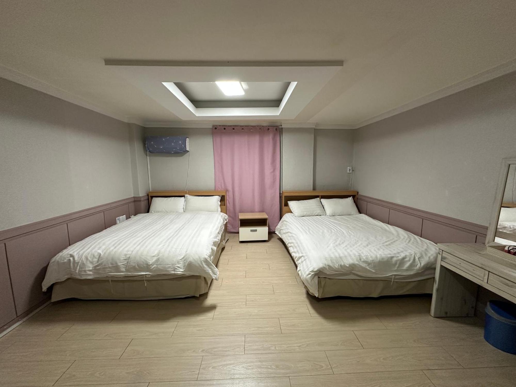 Daegu Dongseongro Gyeong'S Hostel Exterior photo