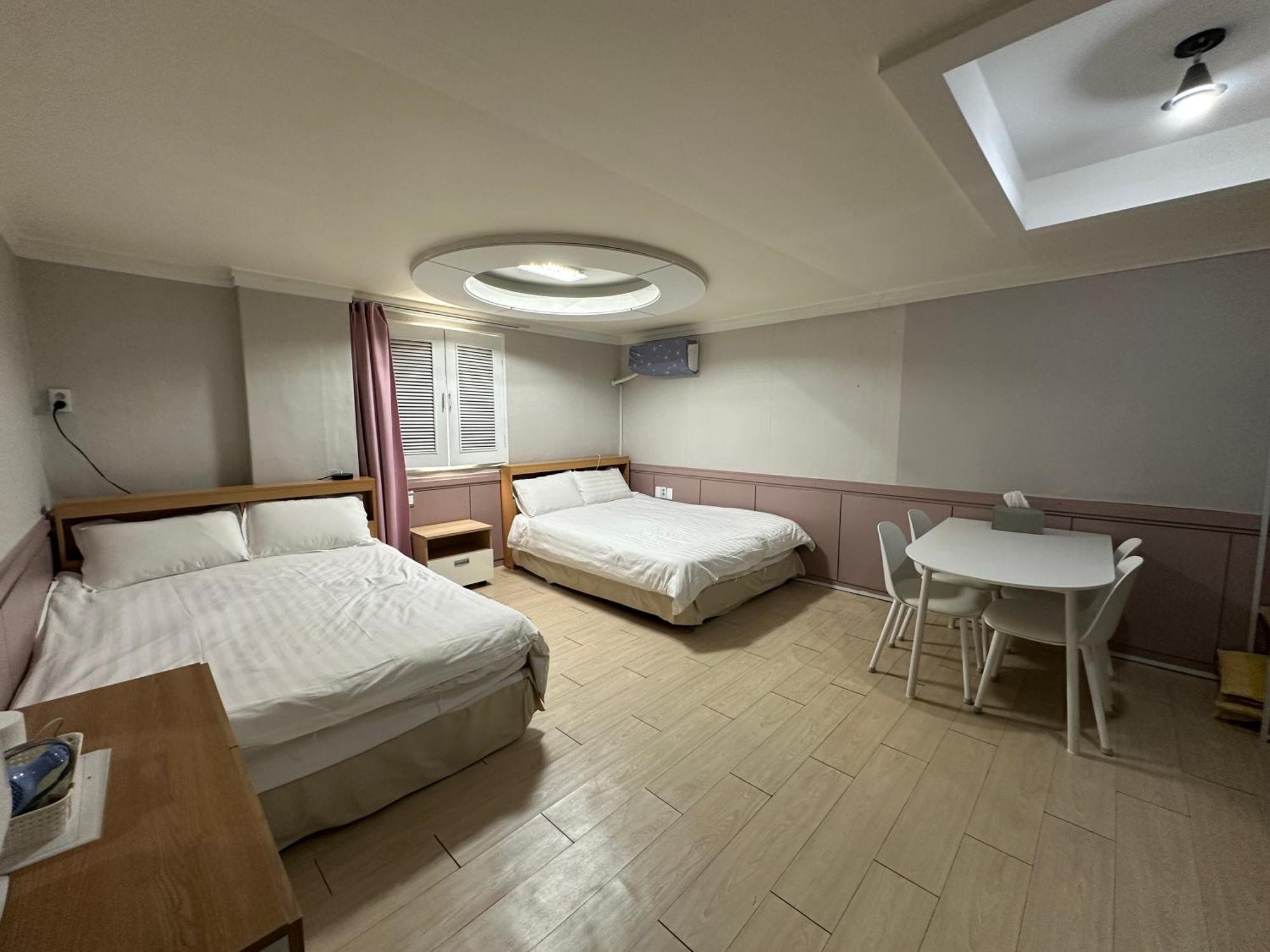 Daegu Dongseongro Gyeong'S Hostel Exterior photo
