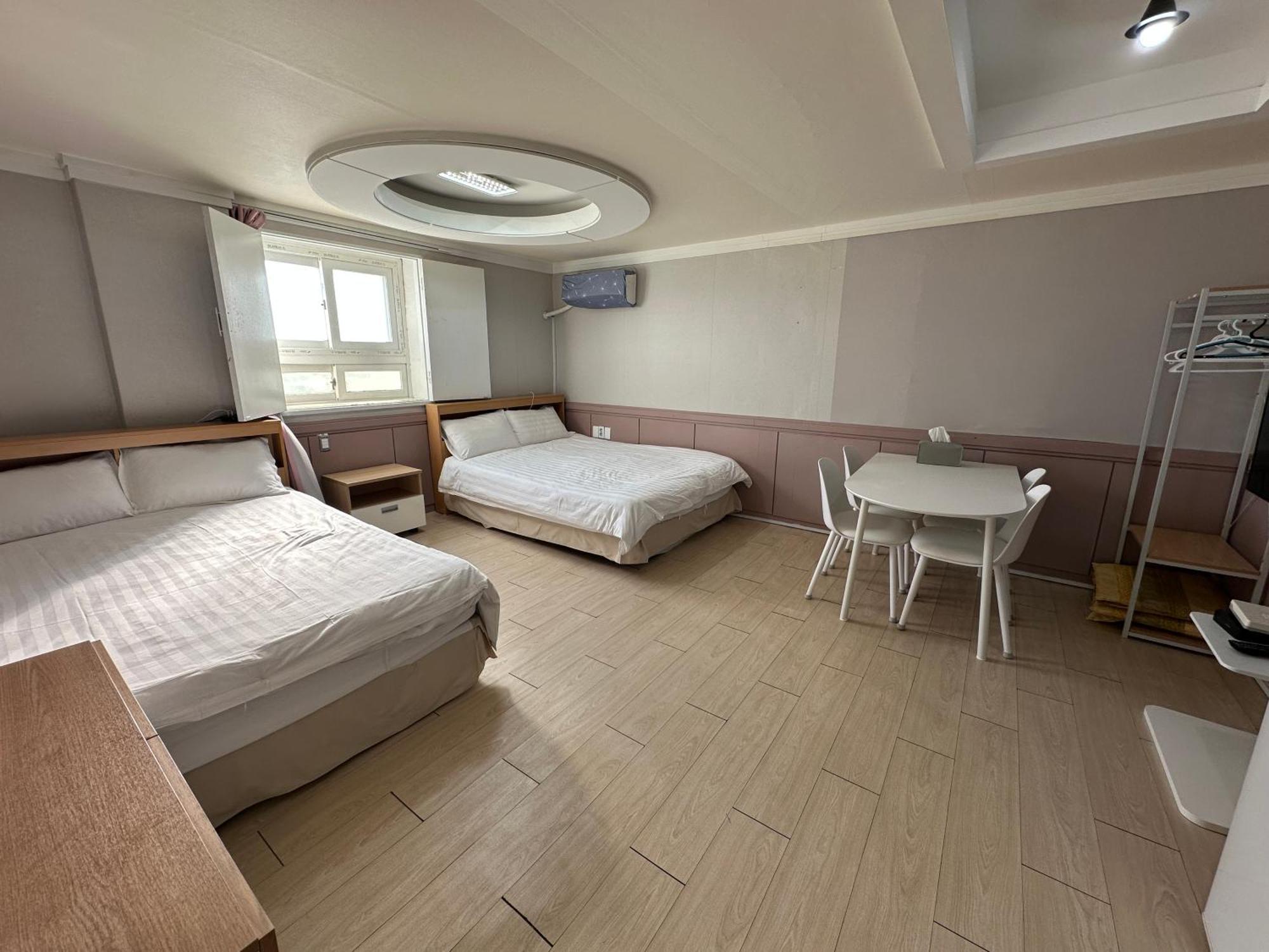 Daegu Dongseongro Gyeong'S Hostel Exterior photo