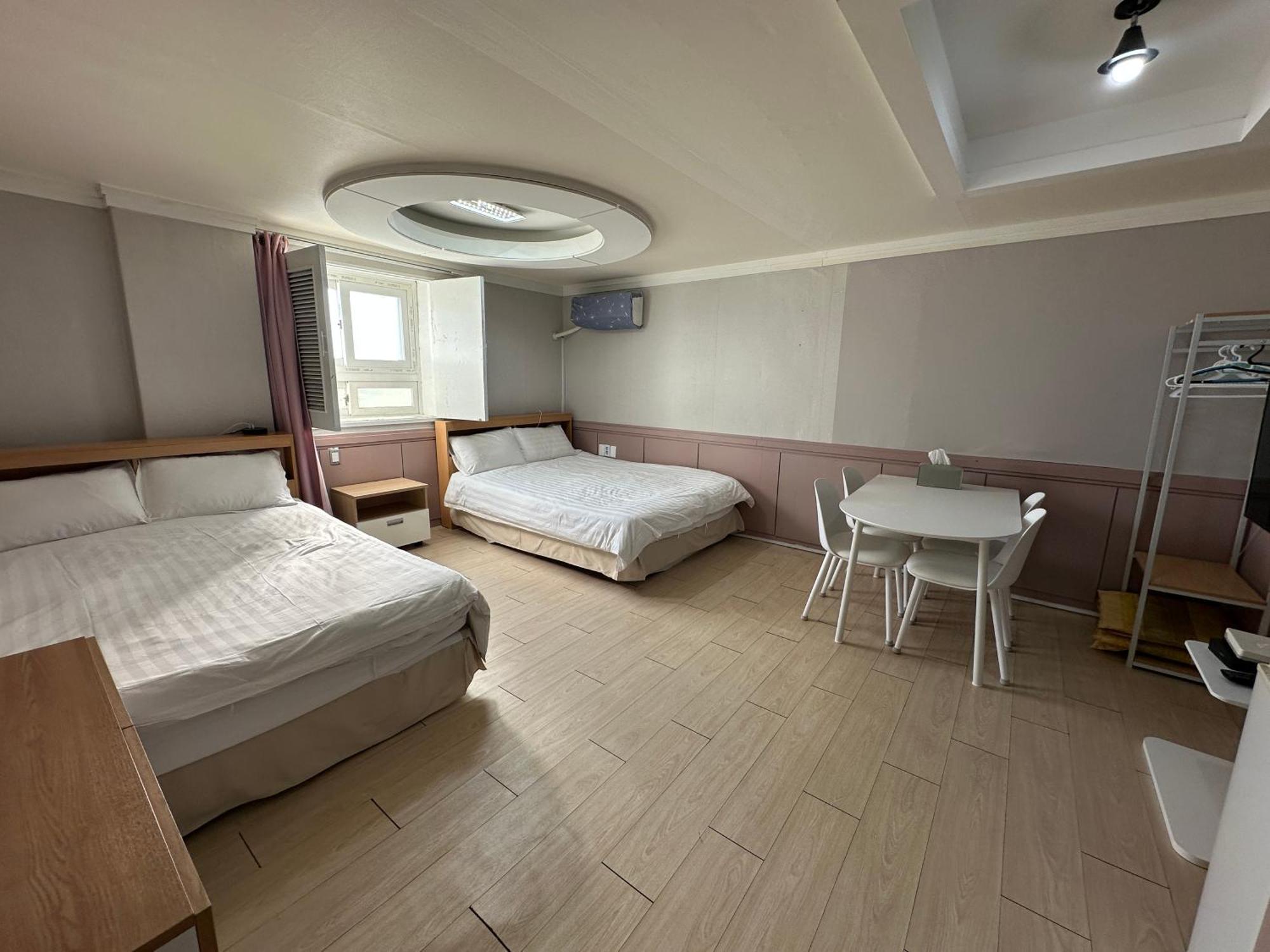 Daegu Dongseongro Gyeong'S Hostel Exterior photo
