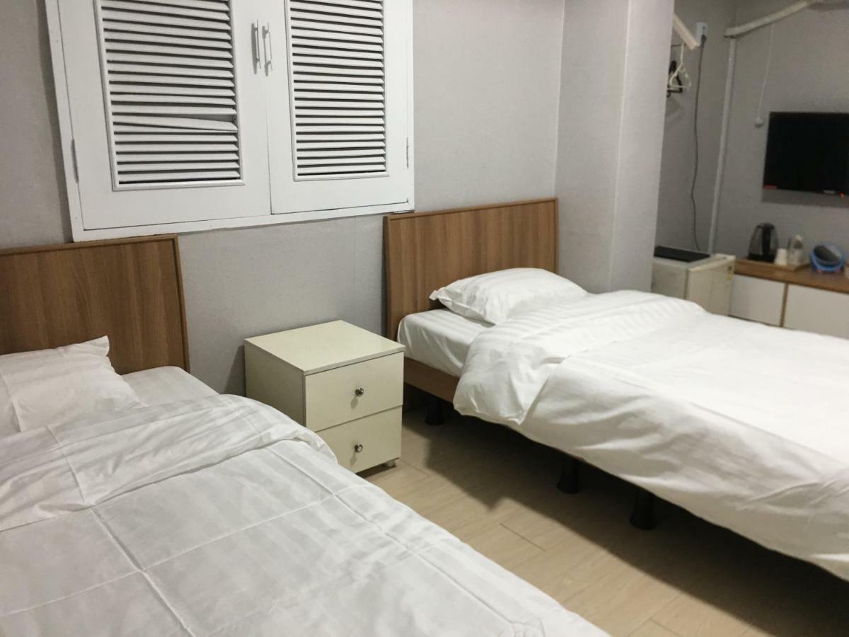 Daegu Dongseongro Gyeong'S Hostel Exterior photo