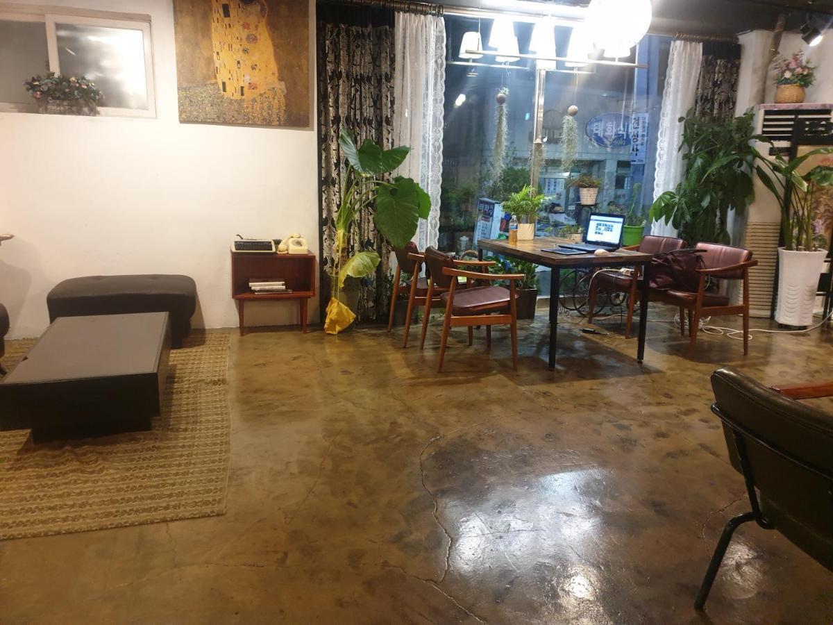 Daegu Dongseongro Gyeong'S Hostel Exterior photo
